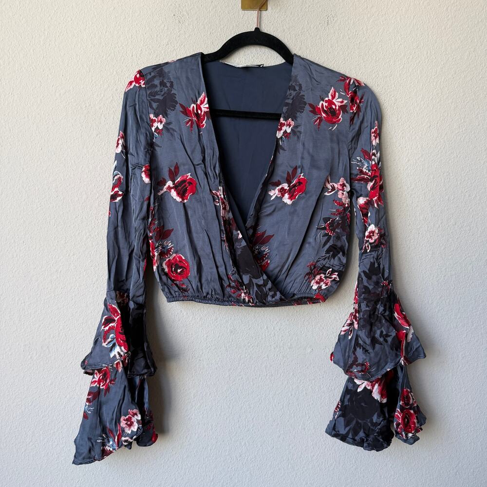 Lovers + Friends Candela Gray Floral Ruffle Sleeve Crop Top Size XXS - Picture 2 of 6